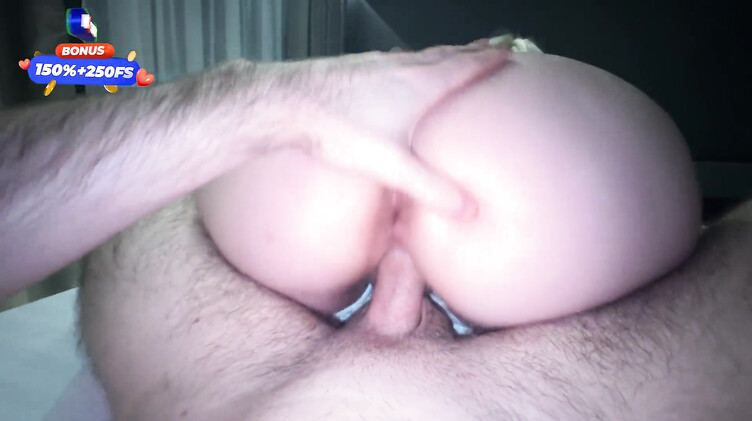 Красивые попки: Русская школьница в короткой юбке крупным планом ебется с бойфрендом