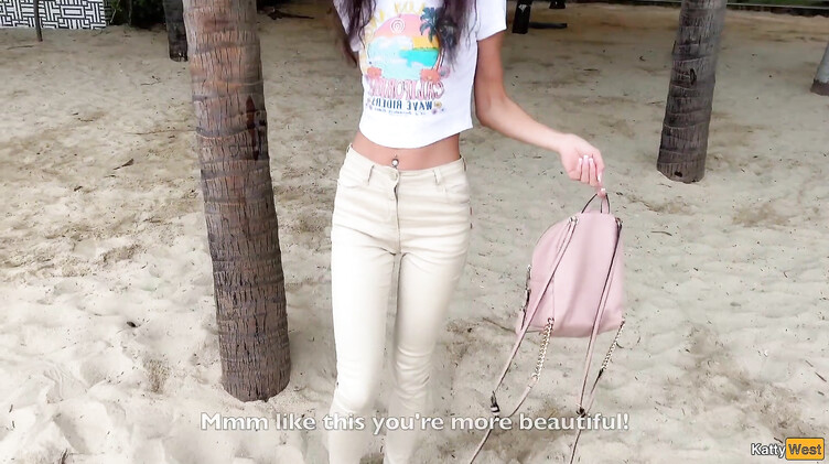 Измена: Отдыхающая в Турции брюнетка ебется с незнакомцем пока пьяный муж спит