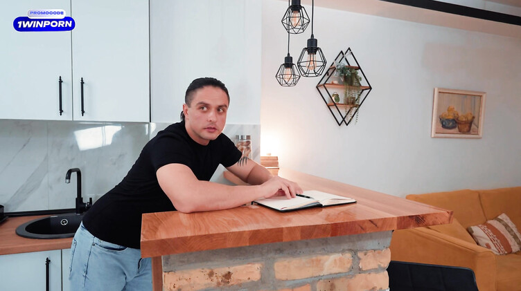 Школьница пробует двойное проникновение со сводным братом и его другом