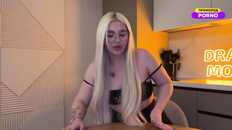 Невинные игры со сводной сестрой закончились жарким инцест сексом