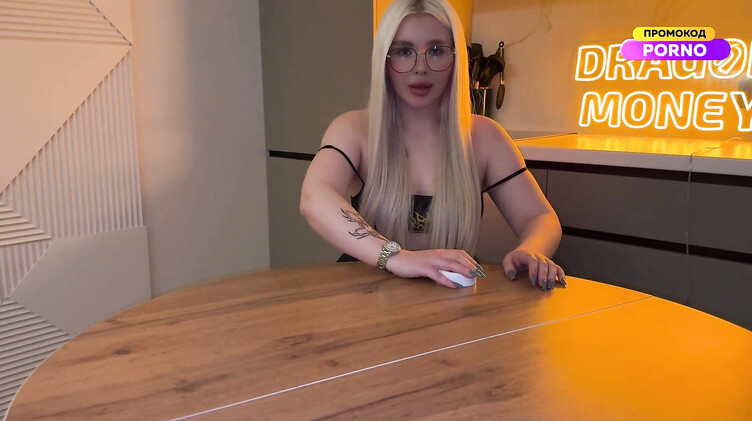 Невинные игры со сводной сестрой закончились жарким инцест сексом