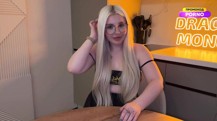 Невинные игры со сводной сестрой закончились жарким инцест сексом