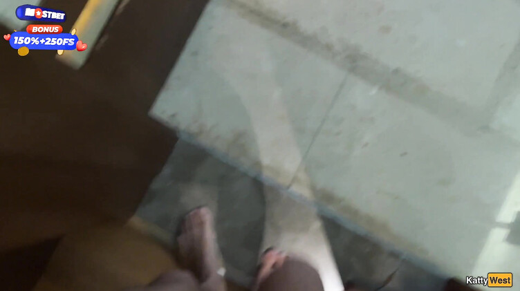 Сперма на сиськах: Анально поимел соседку снизу после подглядывания на балконе