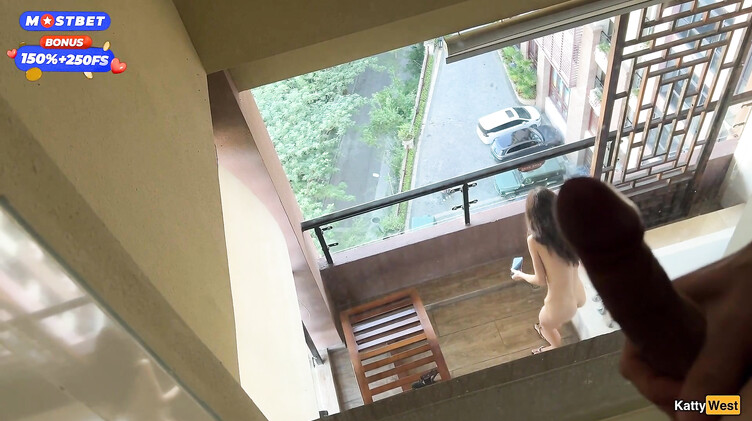 Пирсинг: Анально поимел соседку снизу после подглядывания на балконе