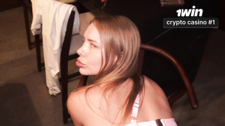 Мастерский минет от губошлепки и перепихон в догги с разговорами