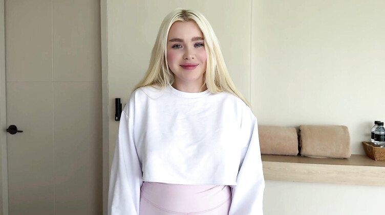 Стоны: Меркантильная русская школьница трахается раком с одноклассником