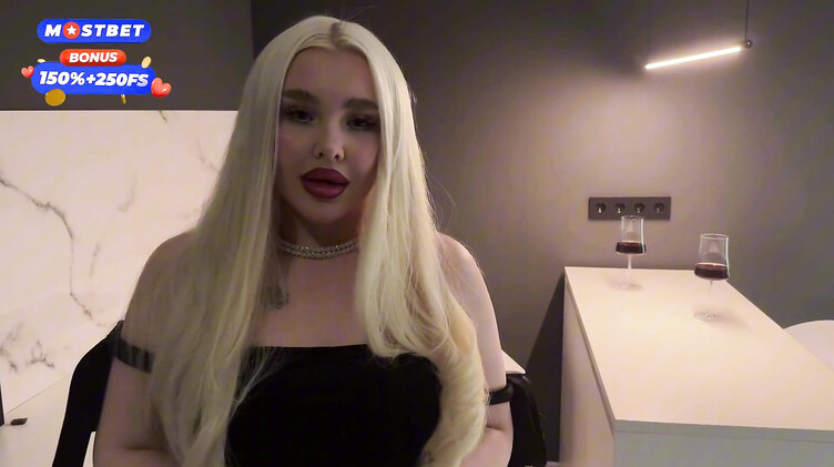 Поздравил жопастую соседку с 18-летием большим членом