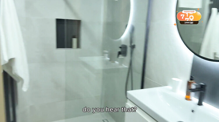 С сюжетом: Сотрудник отеля вылизывает киску и трахает постоялицу за хороший отзыв