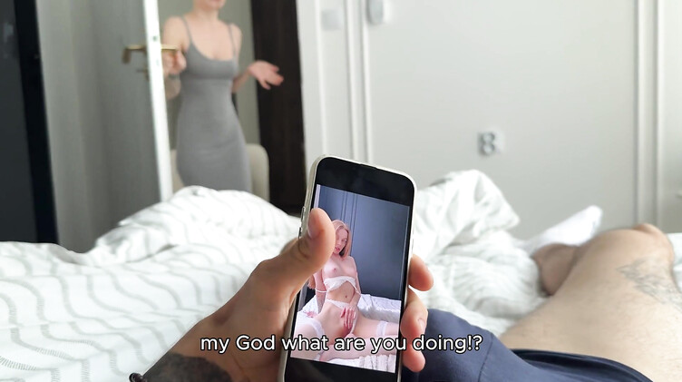 Пасынок натянул мачеху, спалившись на дрочке на ее голые фото