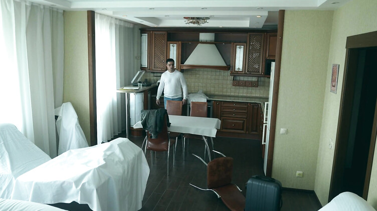 Служанка призрак сосет член и трахается с новым жильцом