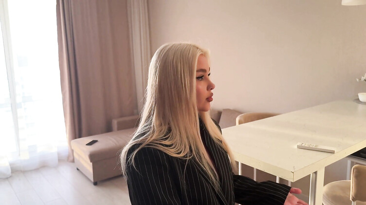 Раком: Риэлторша ебется в жопу с клиентом в качестве бонуса за покупку квартиры