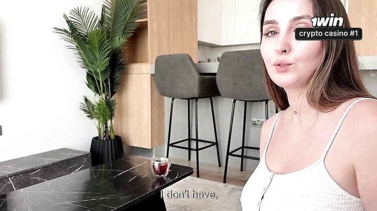 Мамина подруга с седьмого этажа зашла за солью, а получила член в киску