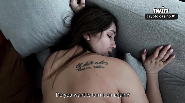 Мамина подруга с седьмого этажа зашла за солью, а получила член в киску