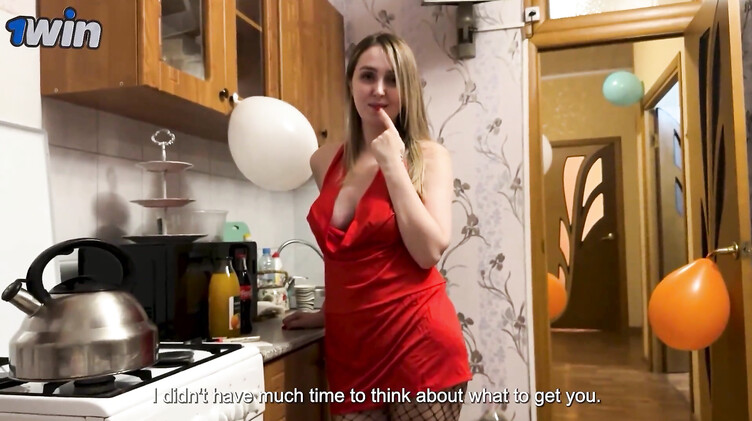 Русский молодчик поздравил с Днем рождения и трахнул маму друга