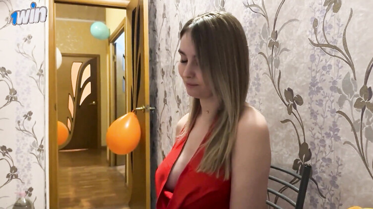 В сетке: Русский молодчик поздравил с Днем рождения и трахнул маму друга