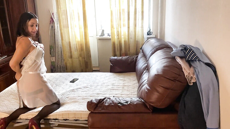 Стоны: Пасынок занялся анальным сексом со зрелой мачехой и кончил ей в жопу