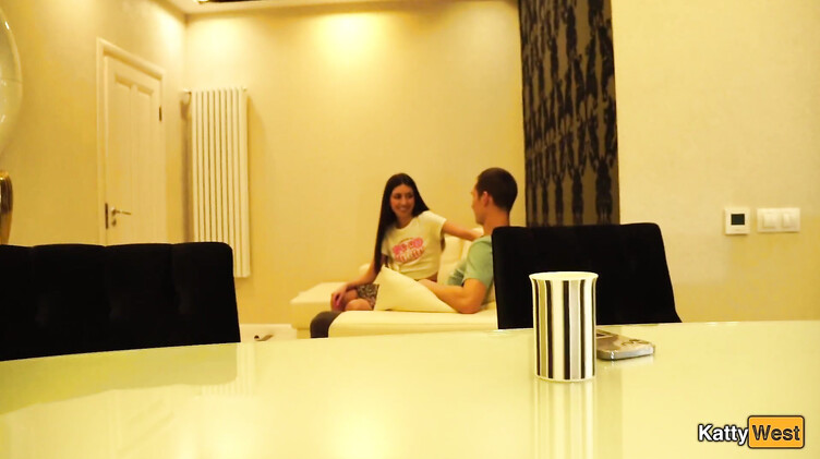 Свингеры пришли в гости и спонтанно обменялись партнерами для ебли вчетвером