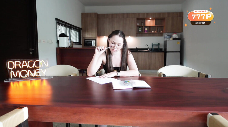 Брат выебал и кончил на жопу сестре в обмен на выполненное домашнее задание