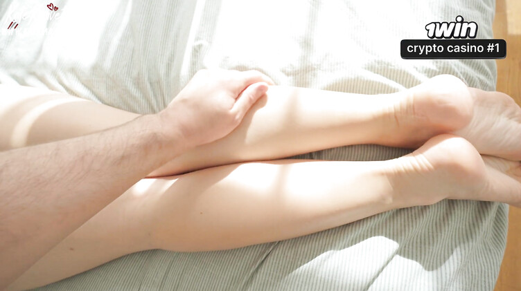 Пойманная на мастурбации мачеха глотнула сперму пасынка