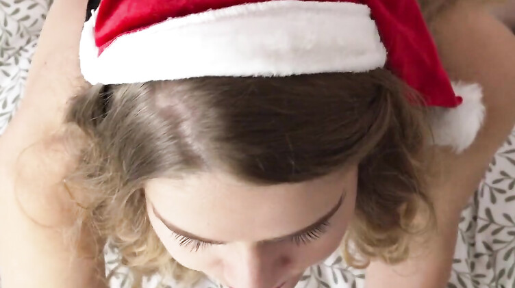 Новогодний подарок брату в виде минета и доступа к манде