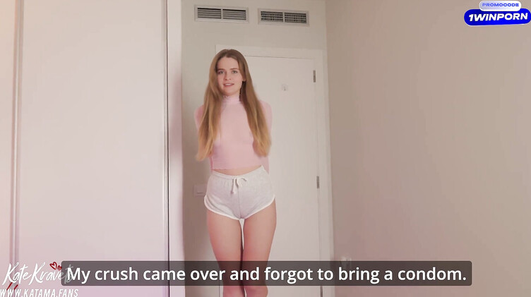 На боку: Милая русская соседка пришла за презиками и получила член в письку