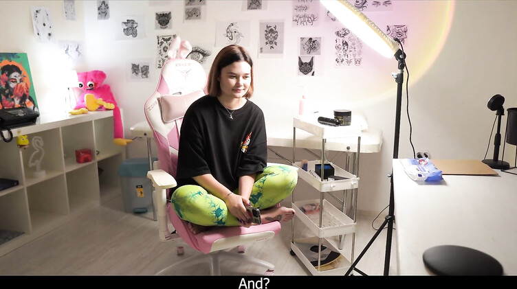 В лосинах: Горловой минет и хардкорный трах тату мастера ради сохранения работы