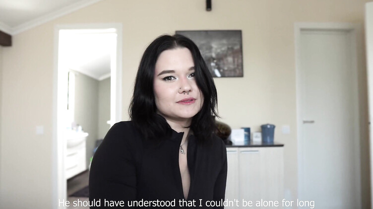 Брюнетка с короткой стрижкой отблагодарила друга мужа глубоким минетом