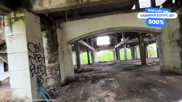 Ведущий блога о призраках трахает на заброшке милую незнакомку