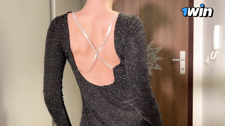 Выебал на кухонном столе красотку и кончил в щель