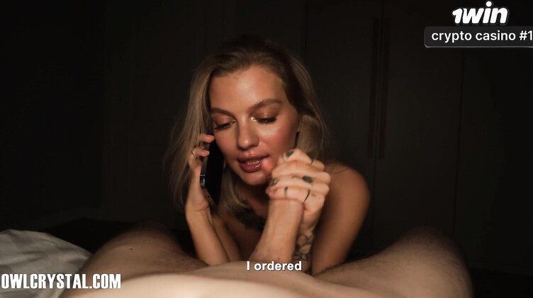 Трахается с любовником, а парню по телефону говорит что у подружки