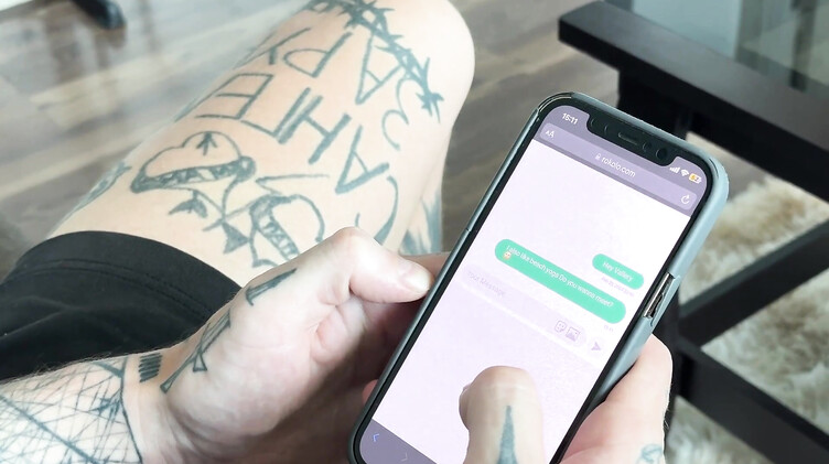 Большие сиськи: Кончает на задницу и продолжает трахать телку с сайта знакомств