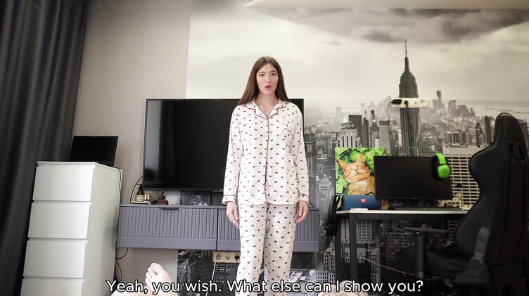 Сводный брат вуайерист подглядывает и трахает сексуальную сестренку