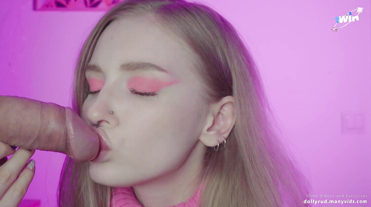 Давится толстым членом и кончой после минета