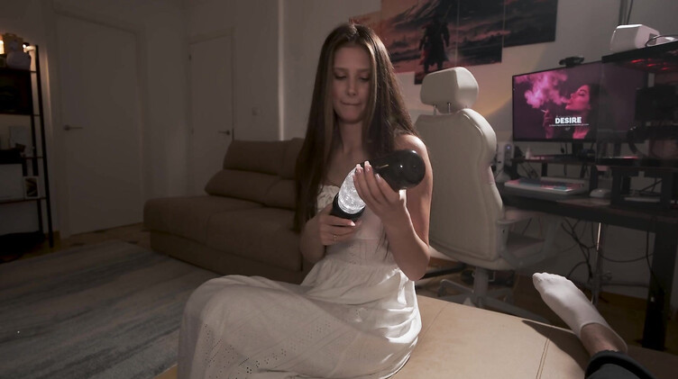 С сюжетом: Мачеха учит пользоваться мастурбатором и ебется с пасынком