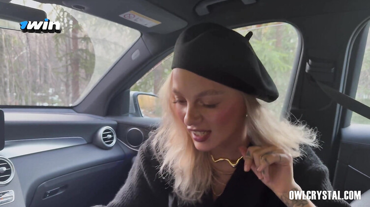 Оул Кристал в берете строчит минет богатому водителю мерса