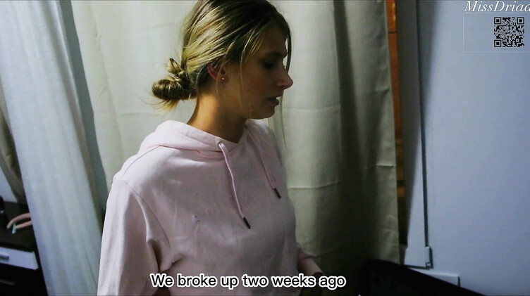 В трусиках: Благодарная блондинка с утра пораньше трахается со своим дургом