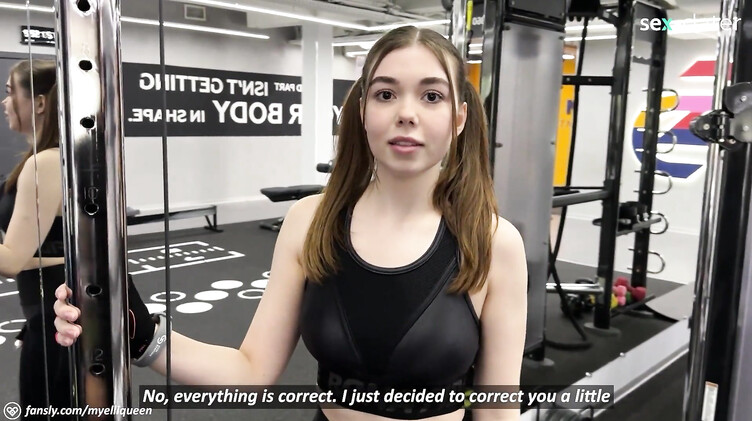 Фитоняшка глотает хуй и сперму тренера в подсобке спортзала