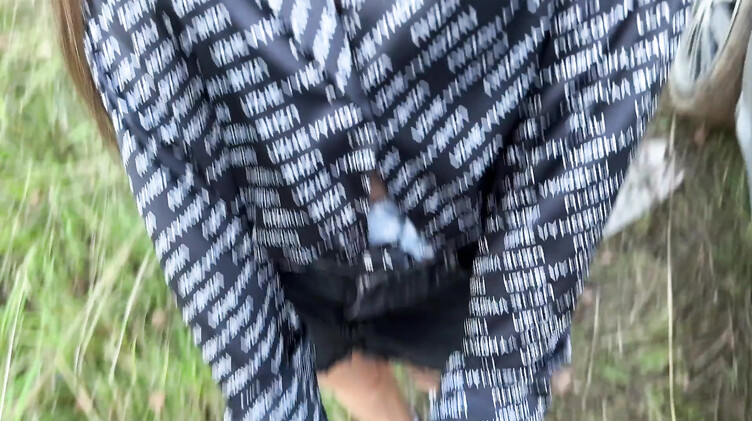 Vallery Ray: Нимфоманка сосет хуй и ебется с таксистом после мастурбации в машине