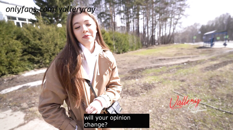 За деньги: За деньги отсосала незнакомцу пикаперу и дала кончить внутрь киски