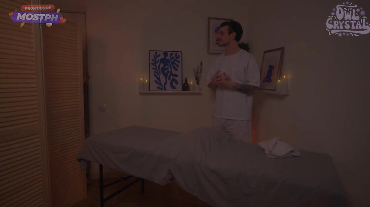 Массаж: Массажист ебет клиентку, возбужденную пальцами в пизде и жопе