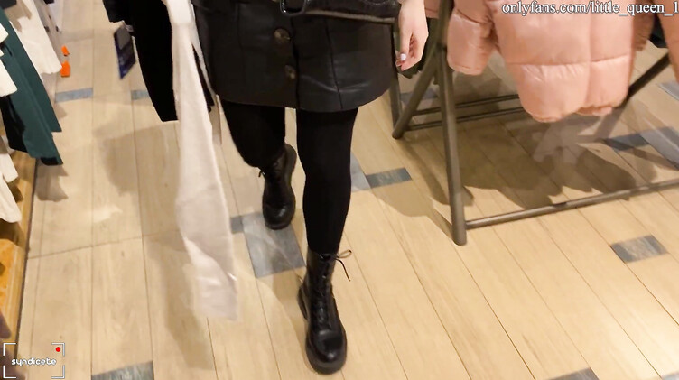 Трахнул блондинку перед зеркалом в примерочной