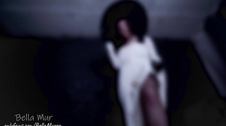 Леди Димитреску с дочкой вампиршей делают двойной минет