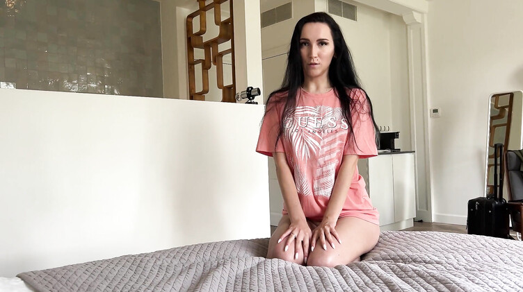 Инцест: Милфа в отеле соблазняет пасынка на перепихон