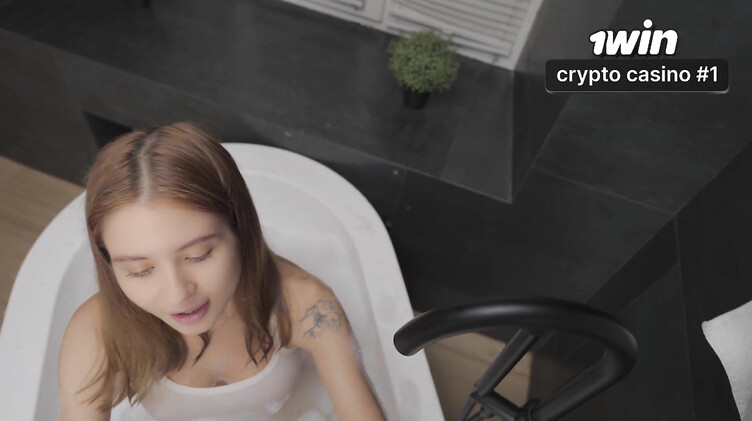 Сводная сестра залезла в ванну к брату, чтобы потрахаться