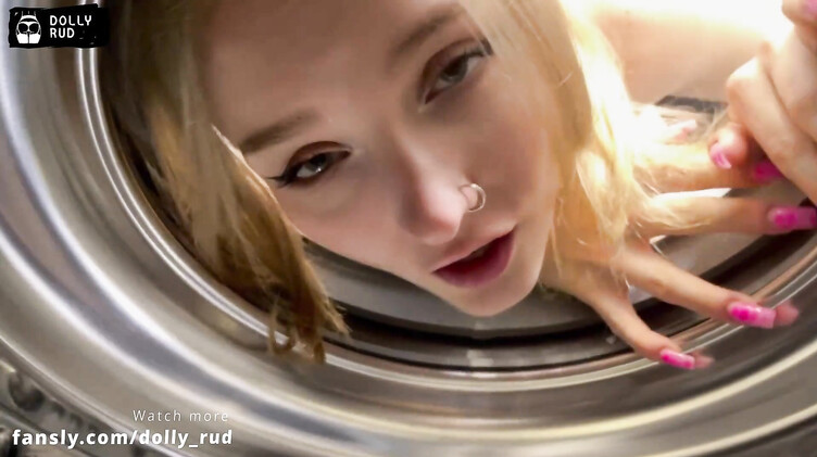 Голова сестры застряла в стиралке - снял шорты и выебал раком