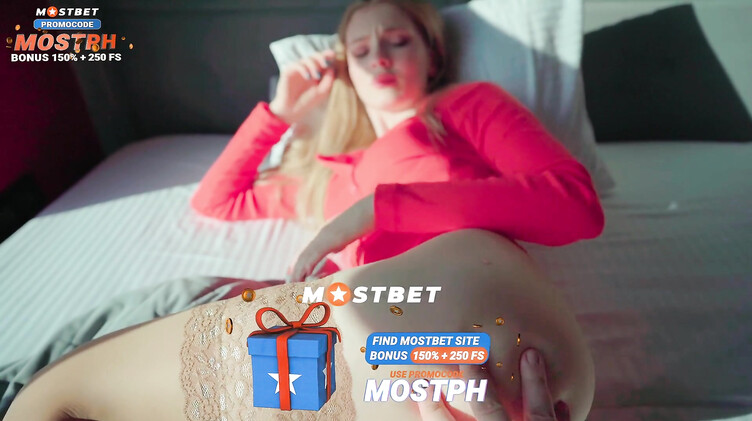 Сводный брат с самого утра выебал старшую сестру с анальной пробкой в заднице