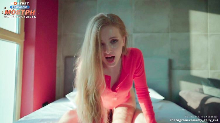 Сводный брат с самого утра выебал старшую сестру с анальной пробкой в заднице