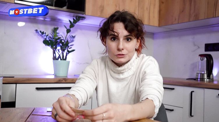 Чпокнул рыжую кудряшку во время игры в показуху