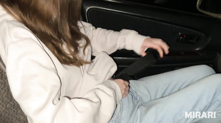 Вывез за город и трахнул в машине 18-летнюю девку из Перми