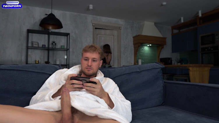 Повелась на стояк сводного брата и отминетила член с продолжением